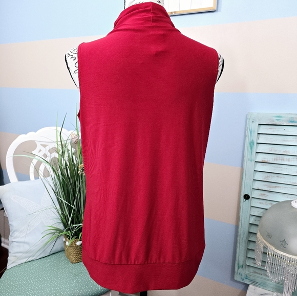 Perception Sleeveless Red Blouse - Picture 6 of 9